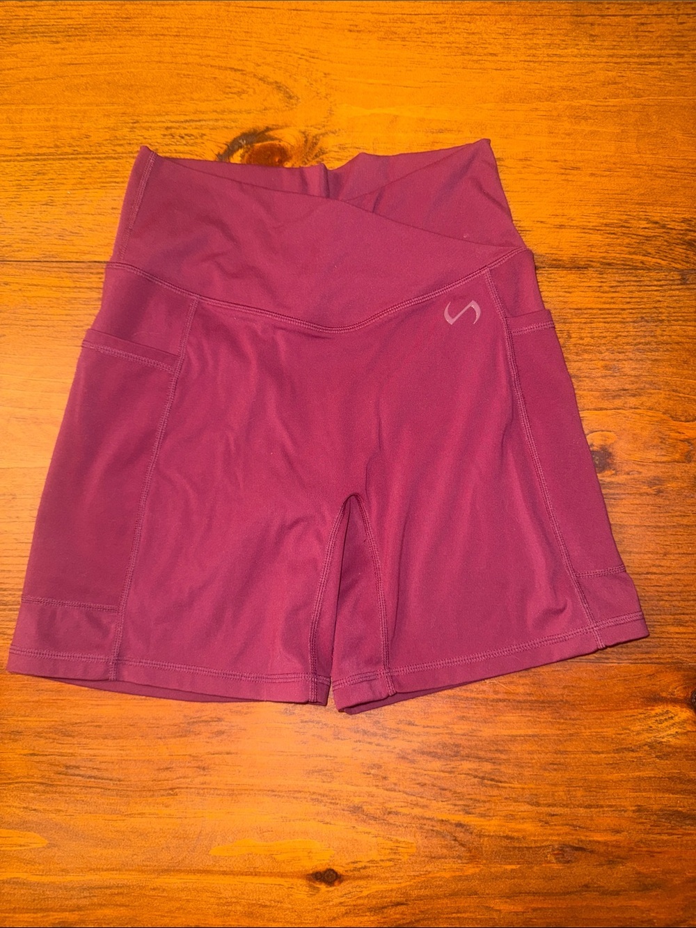 High-Waist Berry Bike Shorts with V-Waistband 6inch shorts